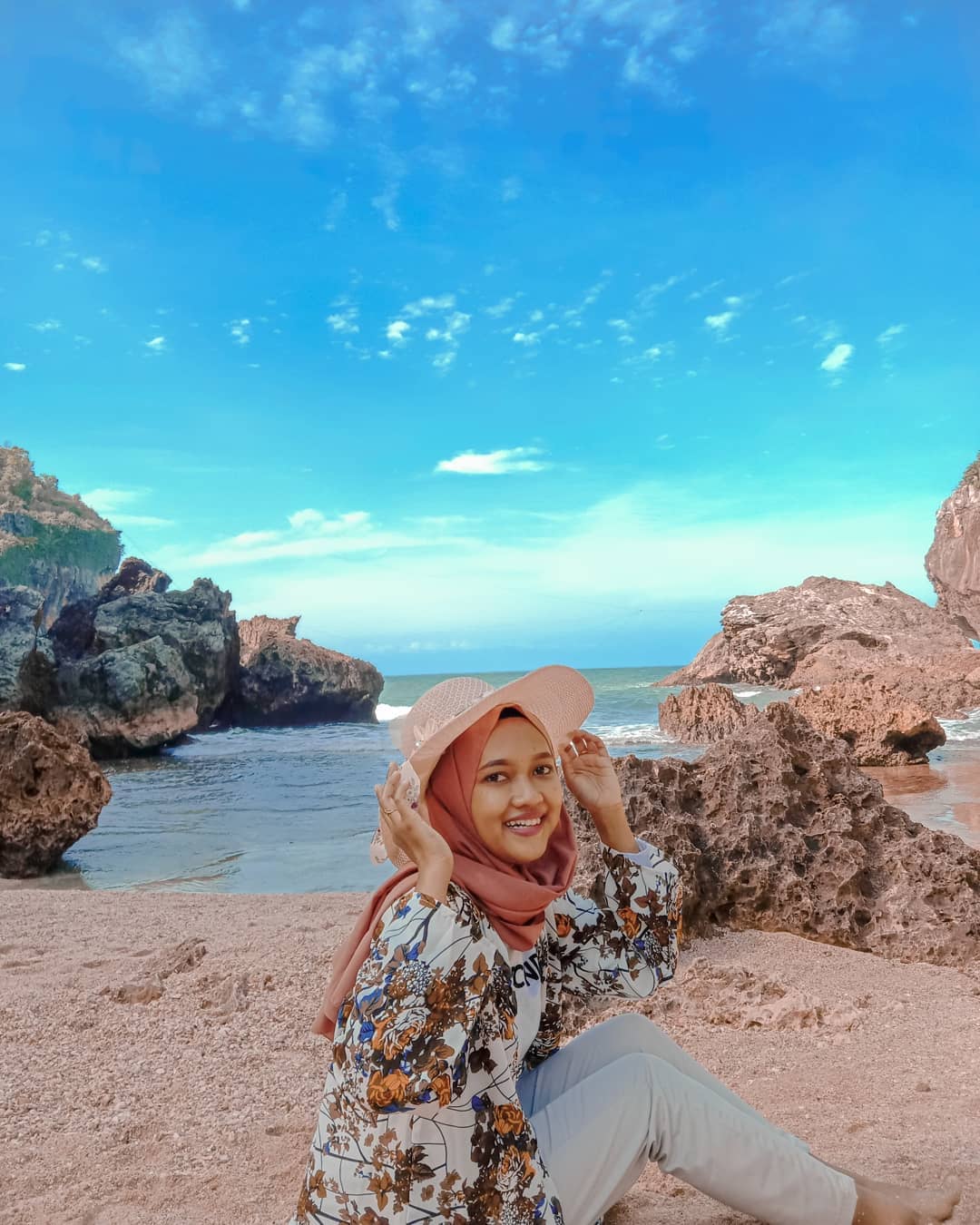 Aktivitas di Pantai Wohkudu Aktivitas di Pantai Wohkudu